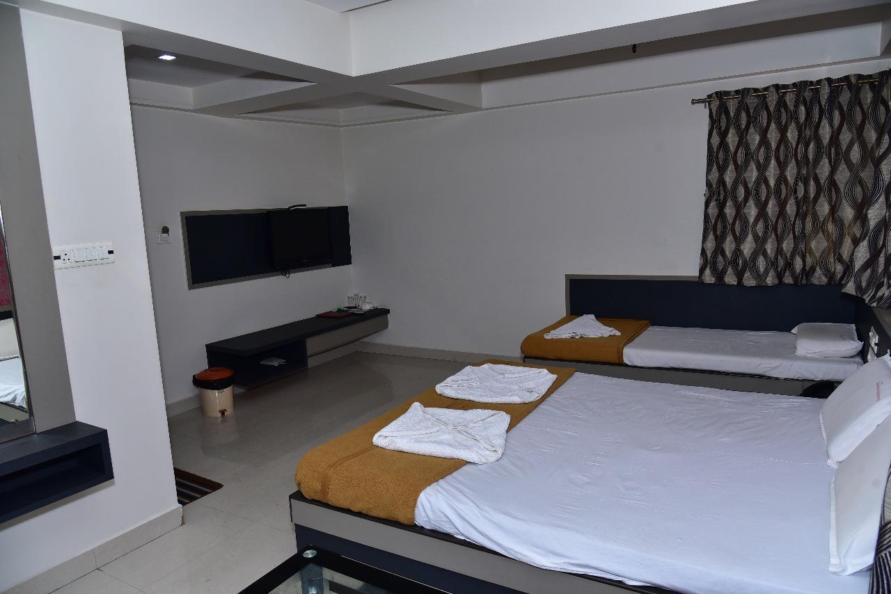 Iroomz Dwaraka Residency Bellary Dış mekan fotoğraf