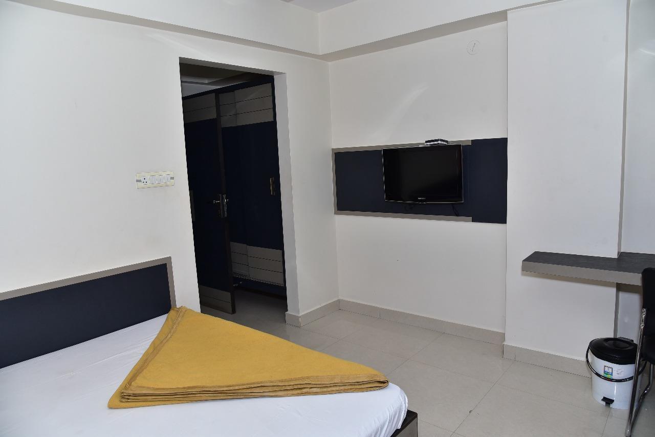 Iroomz Dwaraka Residency Bellary Dış mekan fotoğraf