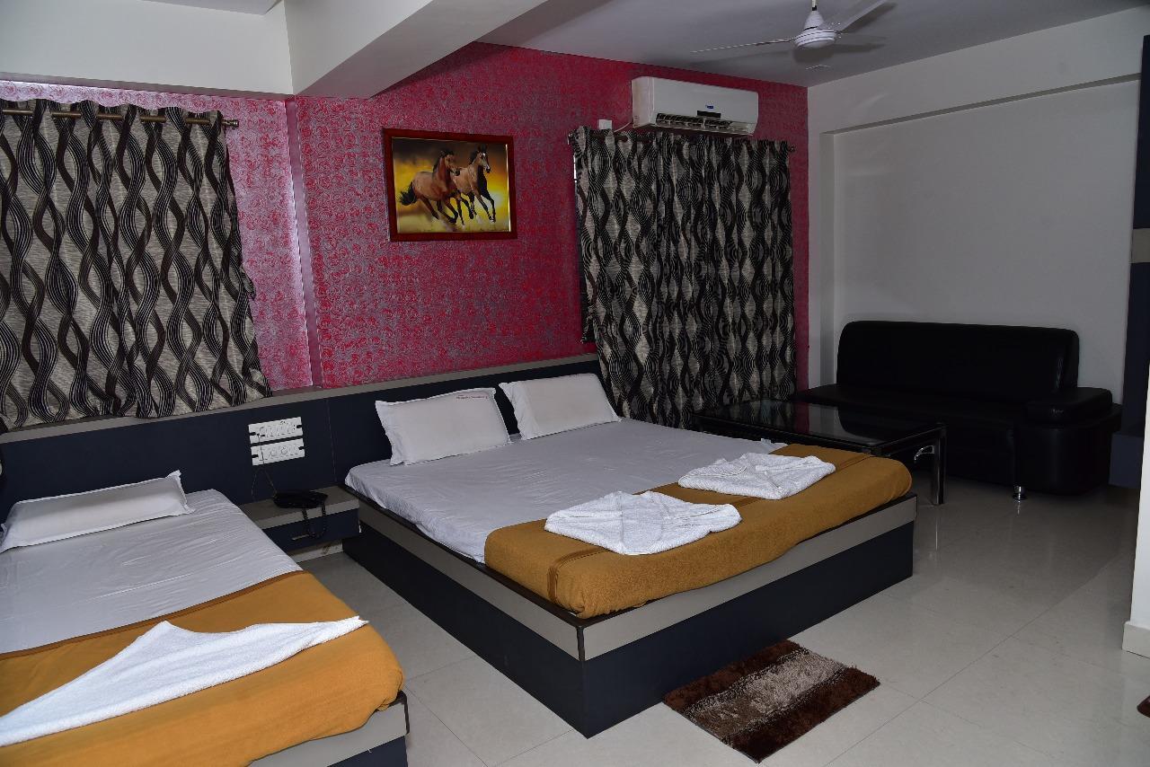 Iroomz Dwaraka Residency Bellary Dış mekan fotoğraf