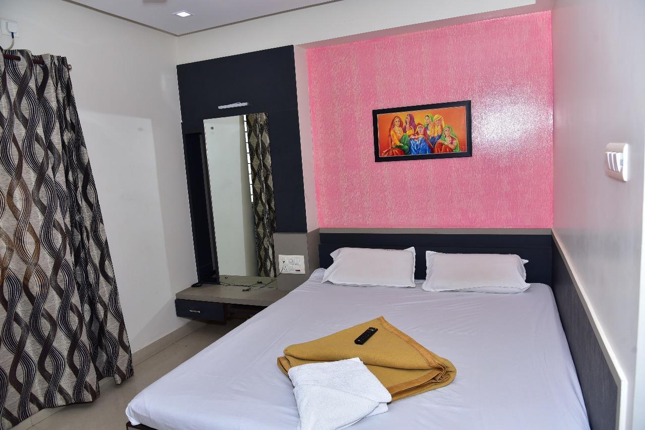 Iroomz Dwaraka Residency Bellary Dış mekan fotoğraf