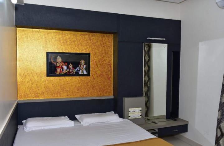 Iroomz Dwaraka Residency Bellary Dış mekan fotoğraf